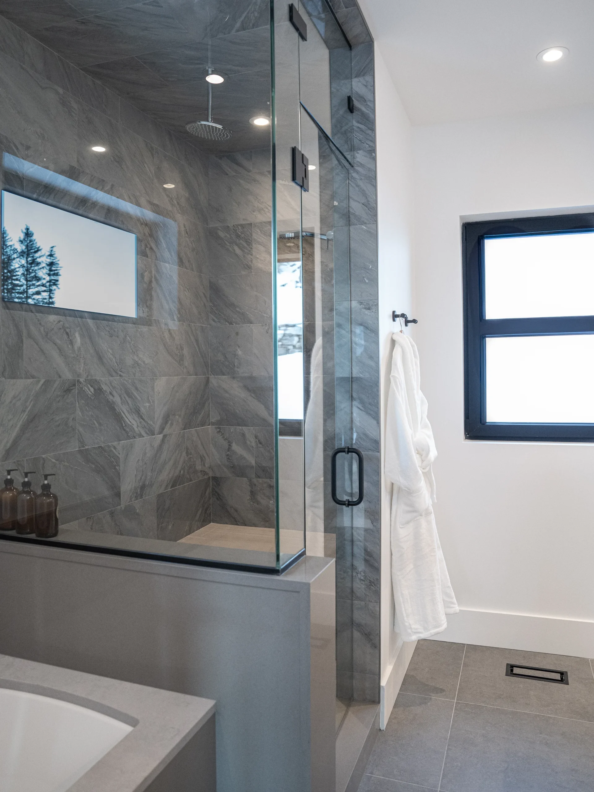 revelstoke-electric-sitka-spruce-kerri-knapp-002
